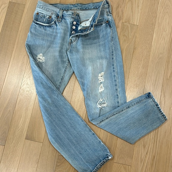 Distressed Vintage Levi’s Boyfriend Jeans. Size 26 - Picture 1 of 9